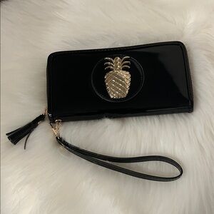 Elegant Black Wristlet with Gold Pineapple Design